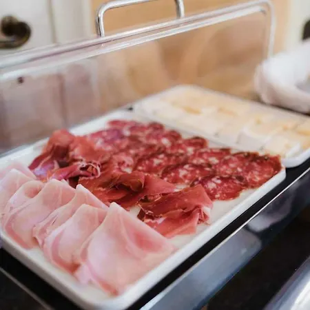 Alojamento de Acomodação e Pequeno-almoço Regina Teodolinda 3*